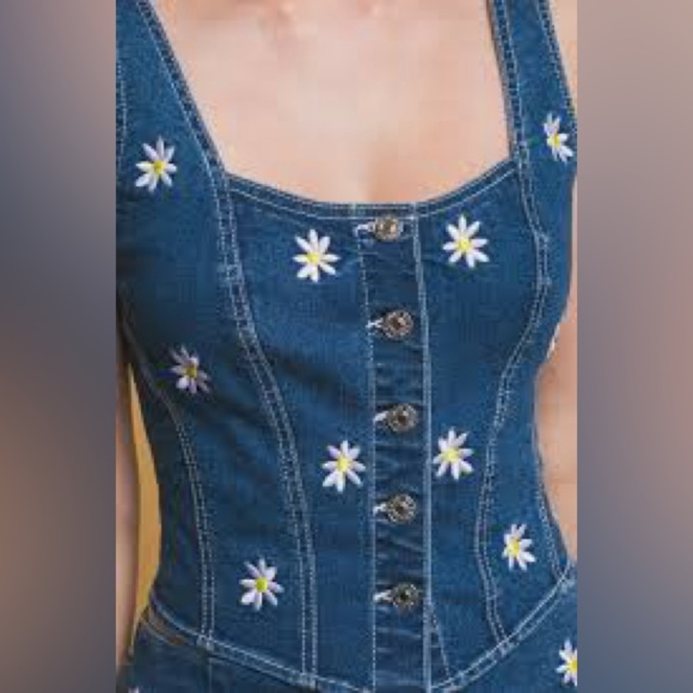 NWT Love Tree Blue Denim crop top Daisy S small Floral Embroidered vest new